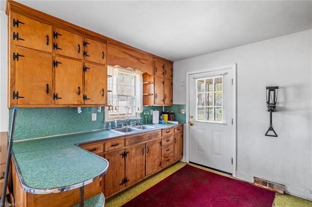 900 W Monroe Street, Mayodan, NC 27027