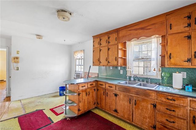 900 W Monroe Street, Mayodan, NC 27027