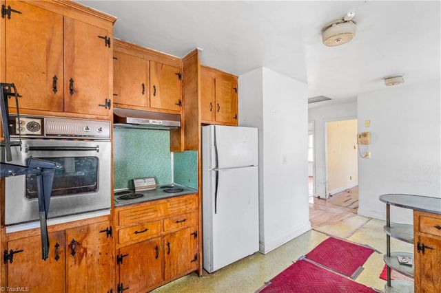 900 W Monroe Street, Mayodan, NC 27027