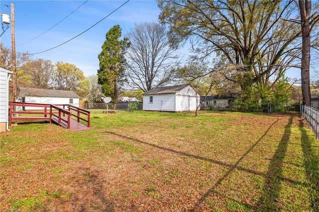 900 W Monroe Street, Mayodan, NC 27027