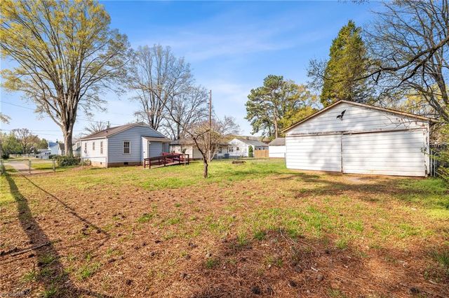 900 W Monroe Street, Mayodan, NC 27027