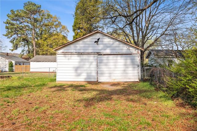 900 W Monroe Street, Mayodan, NC 27027
