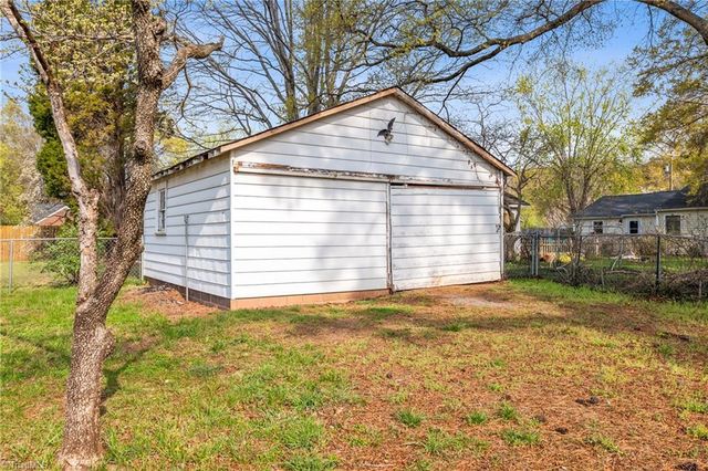 900 W Monroe Street, Mayodan, NC 27027