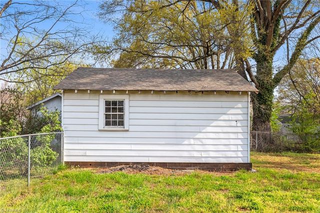 900 W Monroe Street, Mayodan, NC 27027