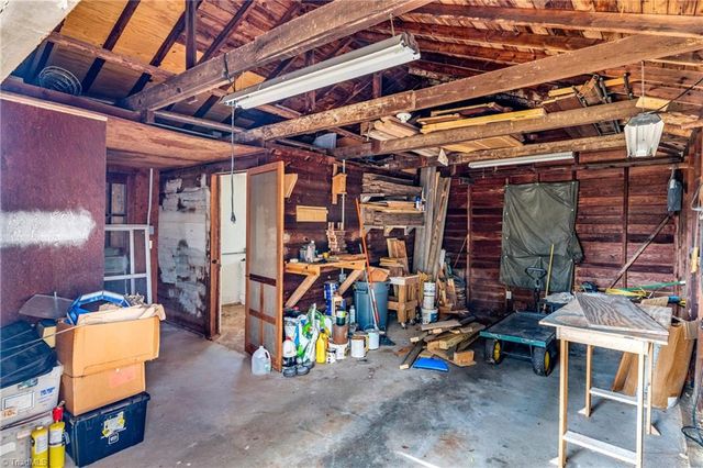 900 W Monroe Street, Mayodan, NC 27027