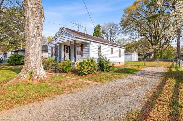900 W Monroe Street, Mayodan, NC 27027