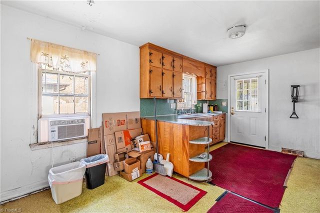 900 W Monroe Street, Mayodan, NC 27027