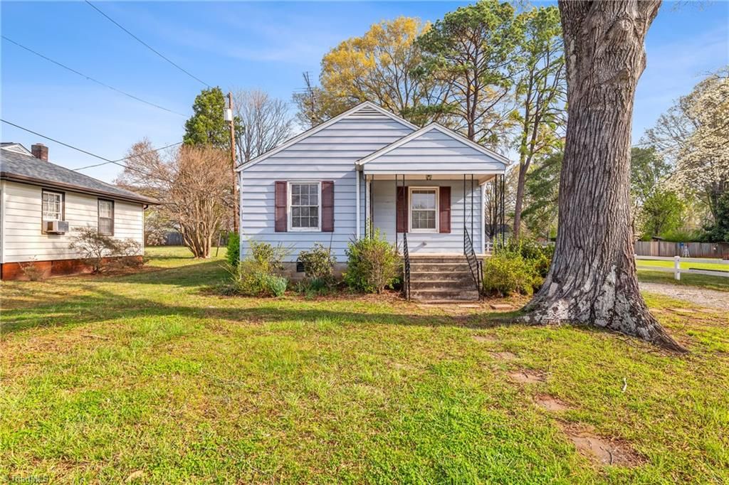 900 W Monroe Street, Mayodan, NC 27027