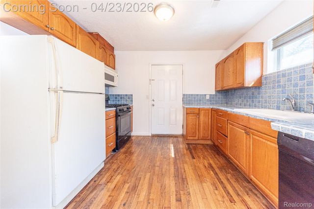 738 W Atherton Road, Flint, MI 48507