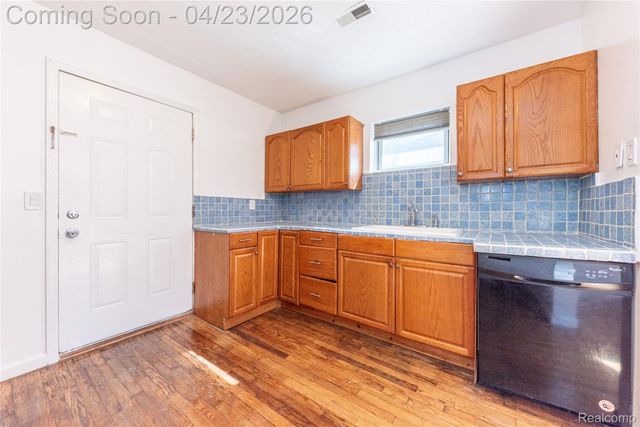 738 W Atherton Road, Flint, MI 48507