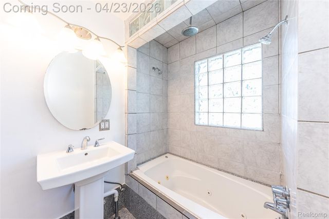 738 W Atherton Road, Flint, MI 48507