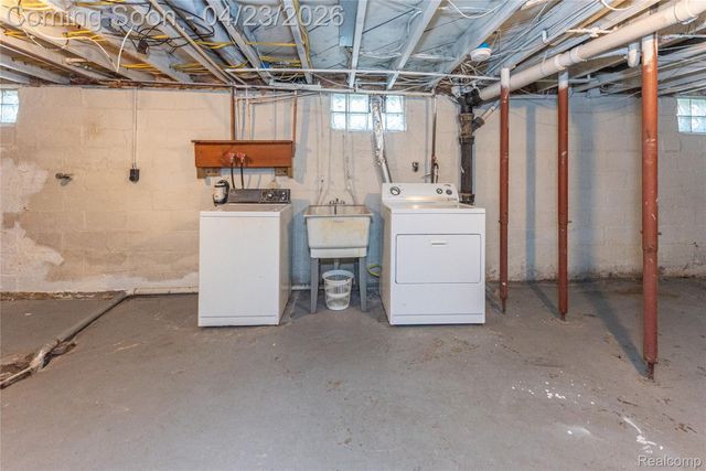 738 W Atherton Road, Flint, MI 48507