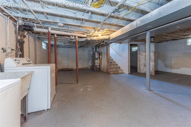738 W Atherton Road, Flint, MI 48507