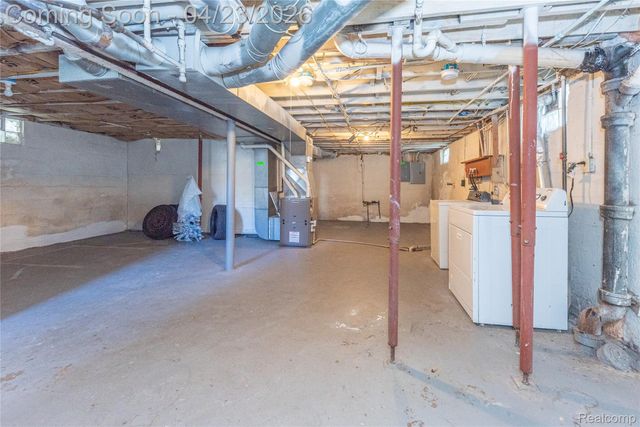 738 W Atherton Road, Flint, MI 48507