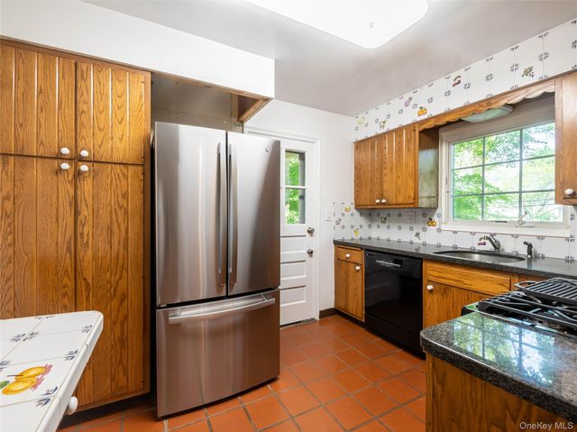 35 Bogart Avenue, Port Washington, NY 11050