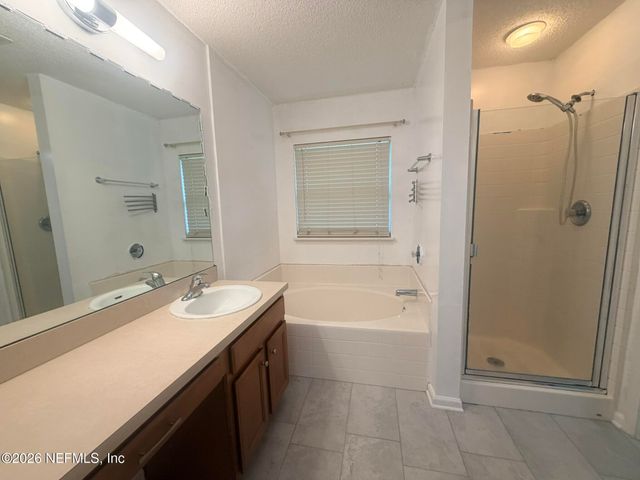 6423 CRIMSON LEAF Lane, Jacksonville, FL 32244