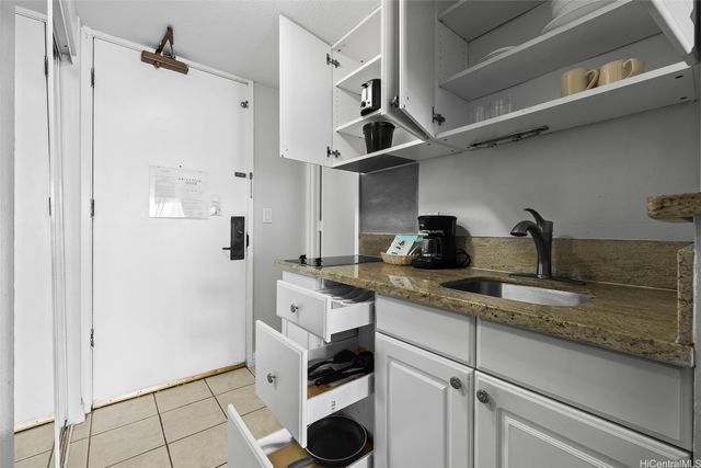 445 Seaside Avenue 1610, Honolulu, HI 96815