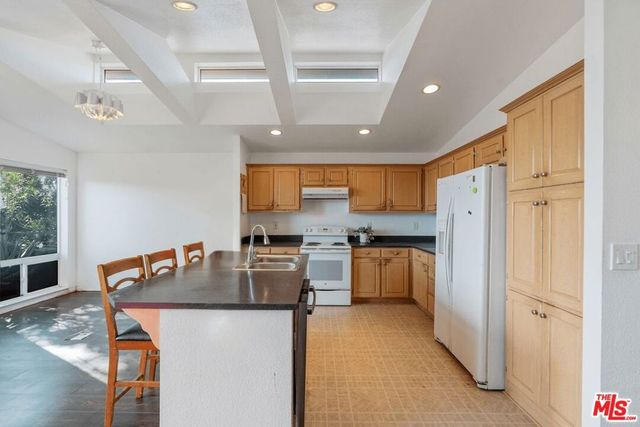 23777 Mulholland Highway 69, Calabasas, CA 91302