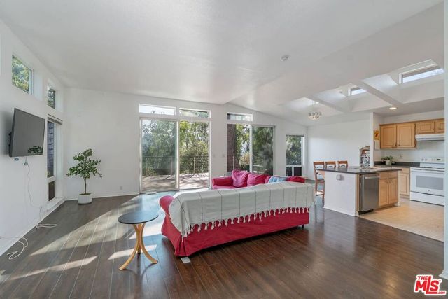 23777 Mulholland Highway 69, Calabasas, CA 91302