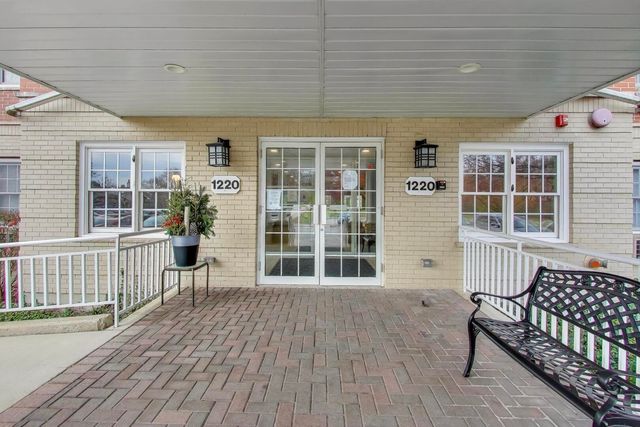 1220 Depot Street 109, Glenview, IL 60025