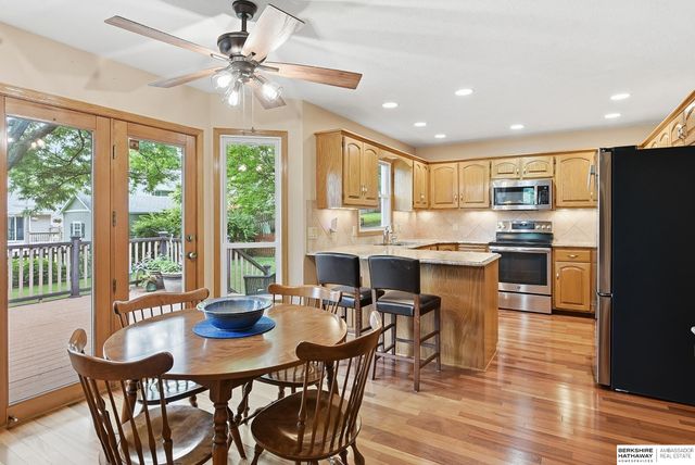 825 Valentine Lane, Papillion, NE 68046