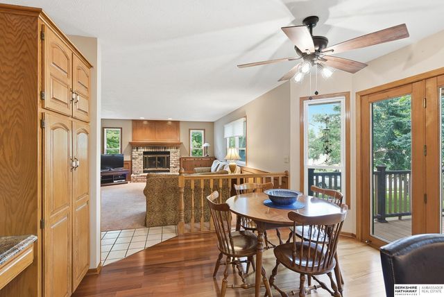 825 Valentine Lane, Papillion, NE 68046