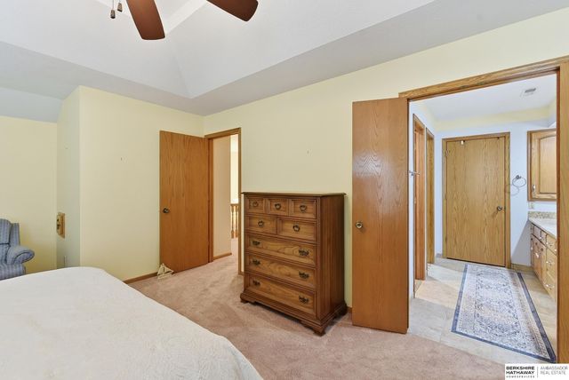 825 Valentine Lane, Papillion, NE 68046