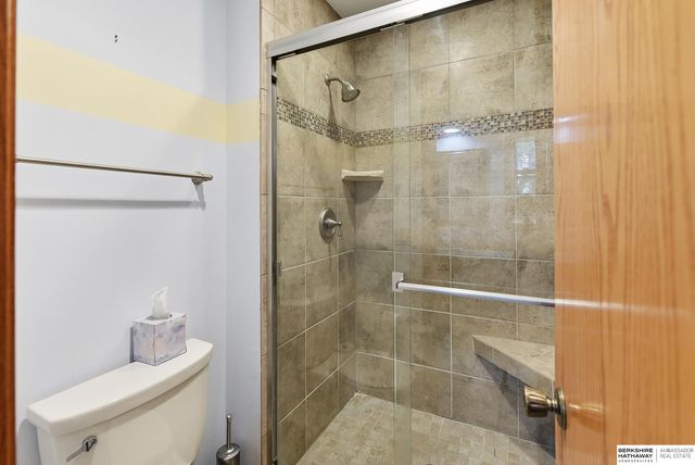 825 Valentine Lane, Papillion, NE 68046