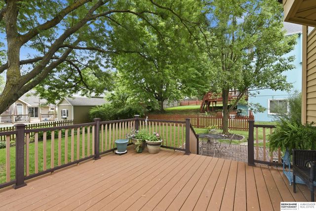 825 Valentine Lane, Papillion, NE 68046