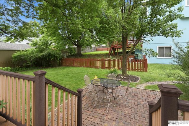 825 Valentine Lane, Papillion, NE 68046