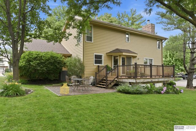 825 Valentine Lane, Papillion, NE 68046