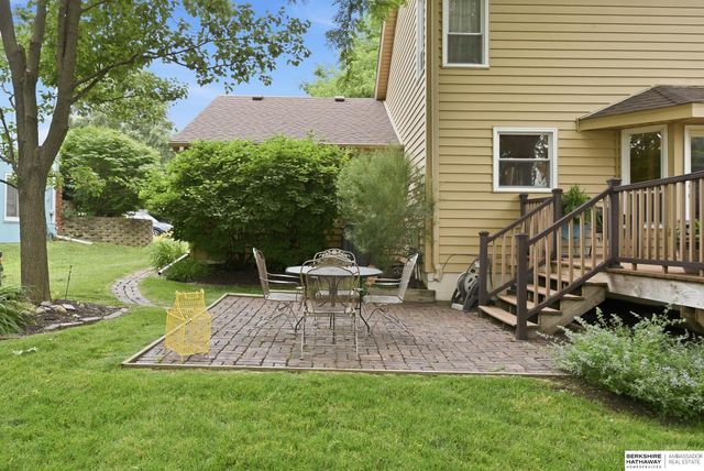 825 Valentine Lane, Papillion, NE 68046