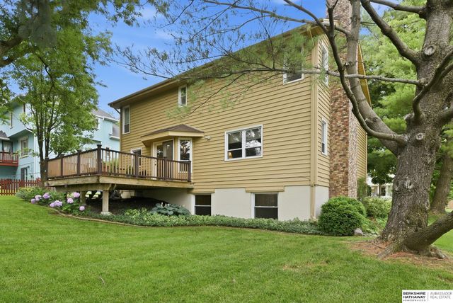 825 Valentine Lane, Papillion, NE 68046