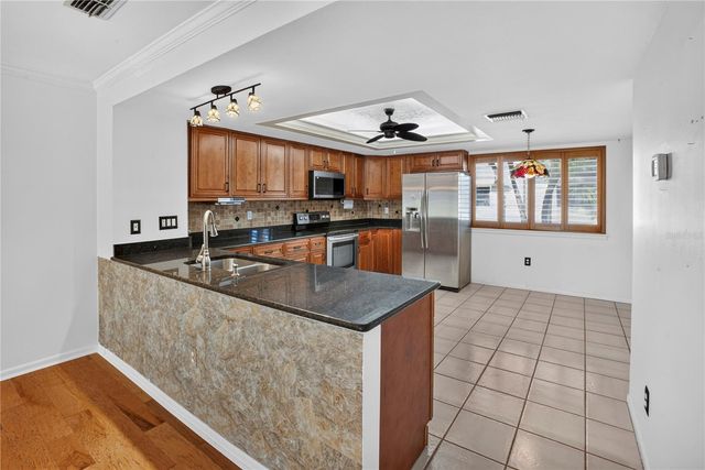 506 SANDY HOOK ROAD 506, Treasure Island, FL 33706