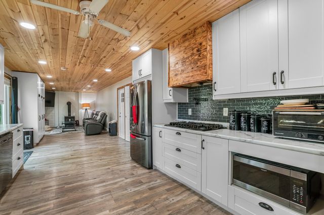 2477 Brenner Avenue E, Maplewood, MN 55109