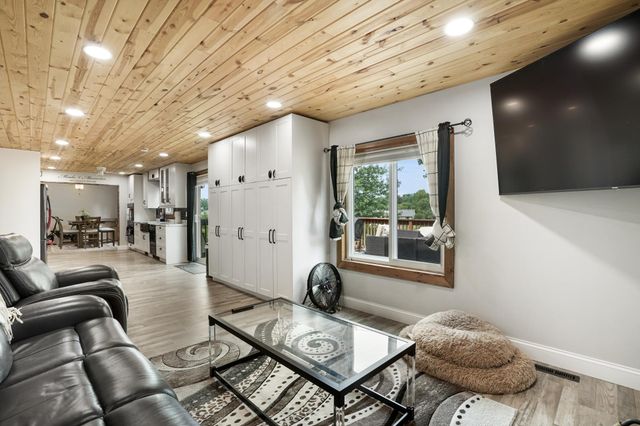 2477 Brenner Avenue E, Maplewood, MN 55109