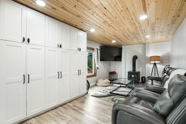 2477 Brenner Avenue E, Maplewood, MN 55109