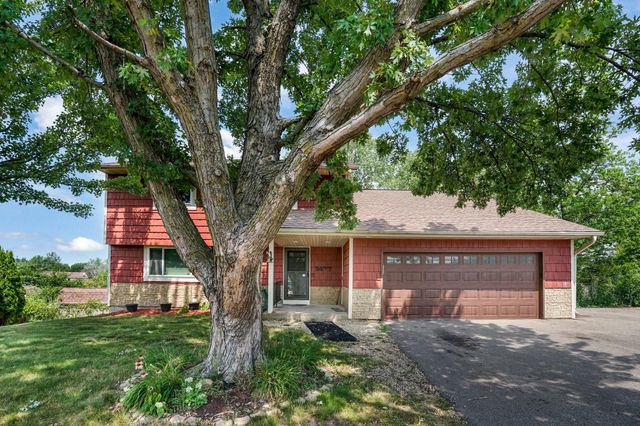 2477 Brenner Avenue E, Maplewood, MN 55109