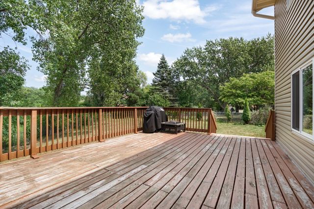 2477 Brenner Avenue E, Maplewood, MN 55109