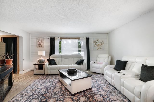 2477 Brenner Avenue E, Maplewood, MN 55109