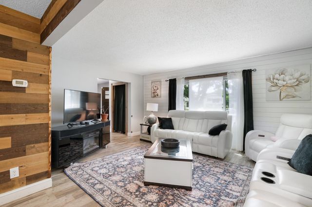 2477 Brenner Avenue E, Maplewood, MN 55109