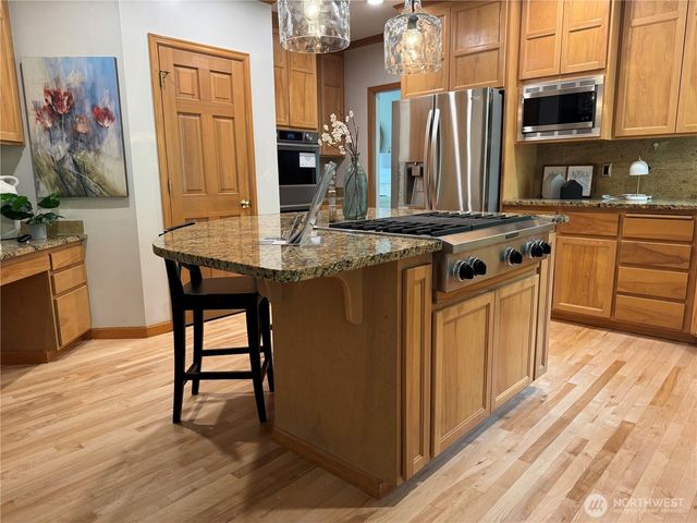 26998 SE 22nd Way, Sammamish, WA 98075
