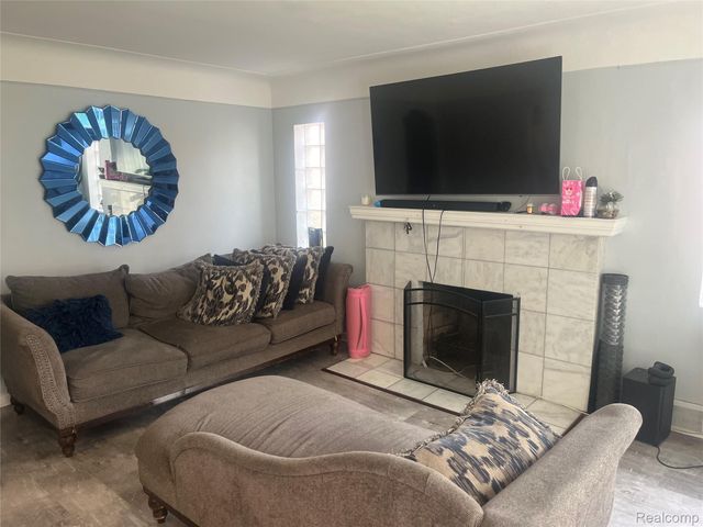 19625 Strasburg Street, Detroit, MI 48205