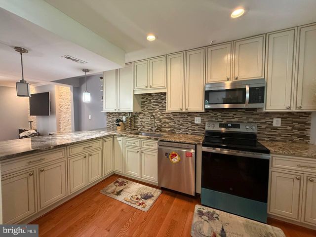 6415 BLARNEY STONE CT, Springfield, VA 22152