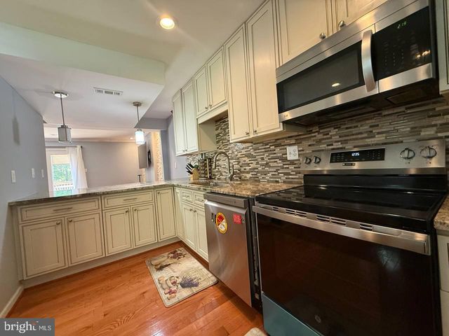 6415 BLARNEY STONE CT, Springfield, VA 22152