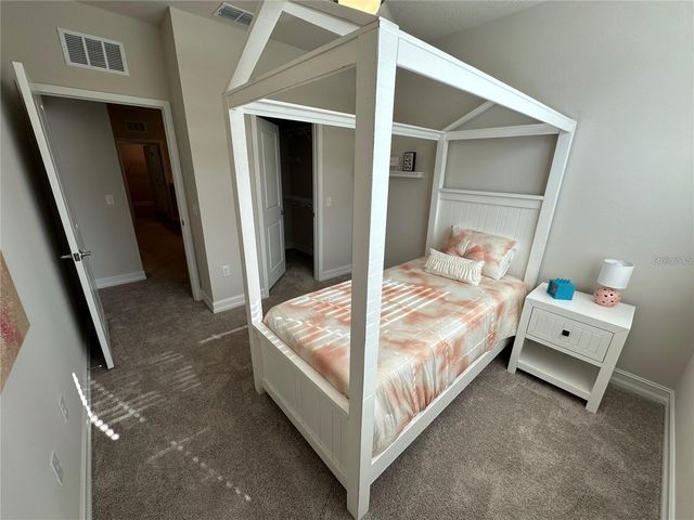 1111 E CAROLINE STREET, Tavares, FL 32778