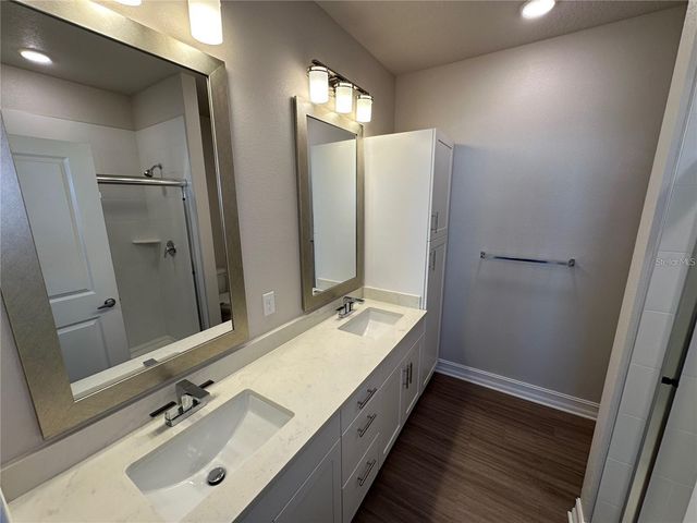 1111 E CAROLINE STREET, Tavares, FL 32778