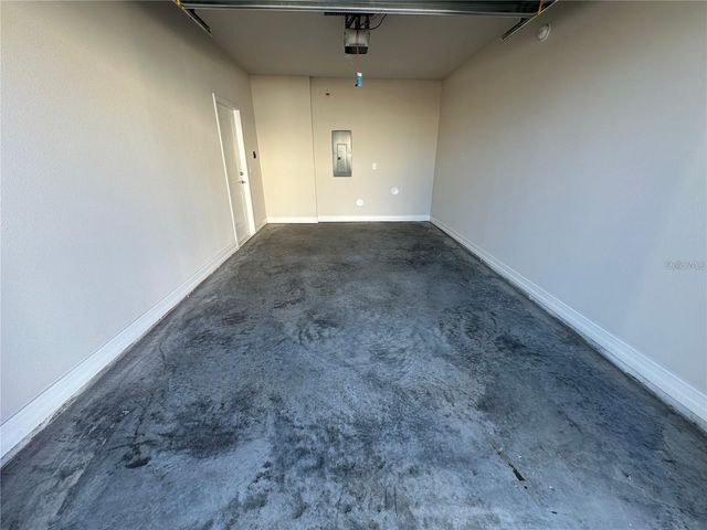 1111 E CAROLINE STREET, Tavares, FL 32778