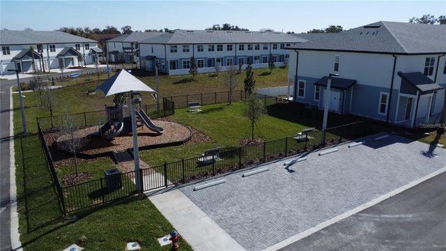 1111 E CAROLINE STREET, Tavares, FL 32778