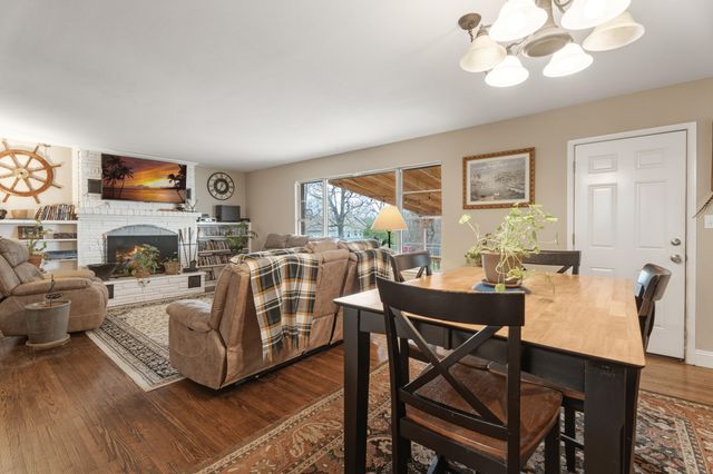 18 E 15th Road, Grove, OK 74344